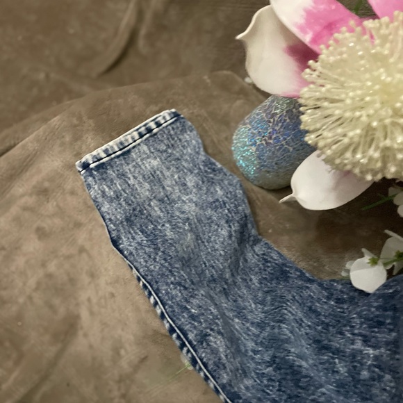 🌸2/$60🌸✨👖FOREVER 21 ACID WASH JEANS👖✨ - Picture 5 of 6